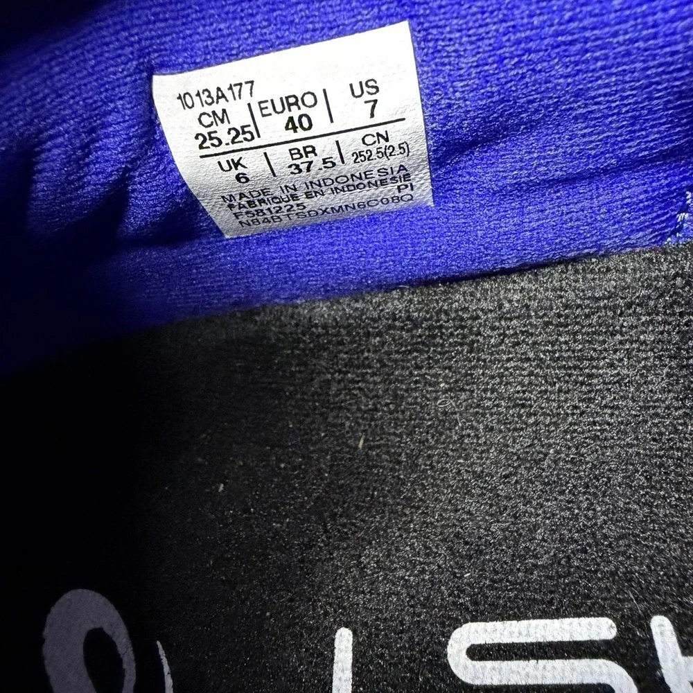 Asics these superblast